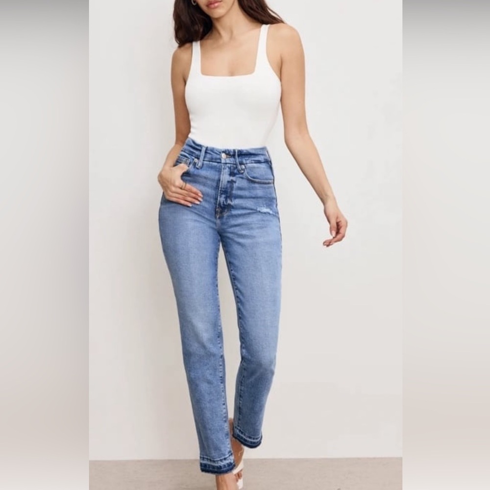 Good American NWOT Slim Straight Jeans